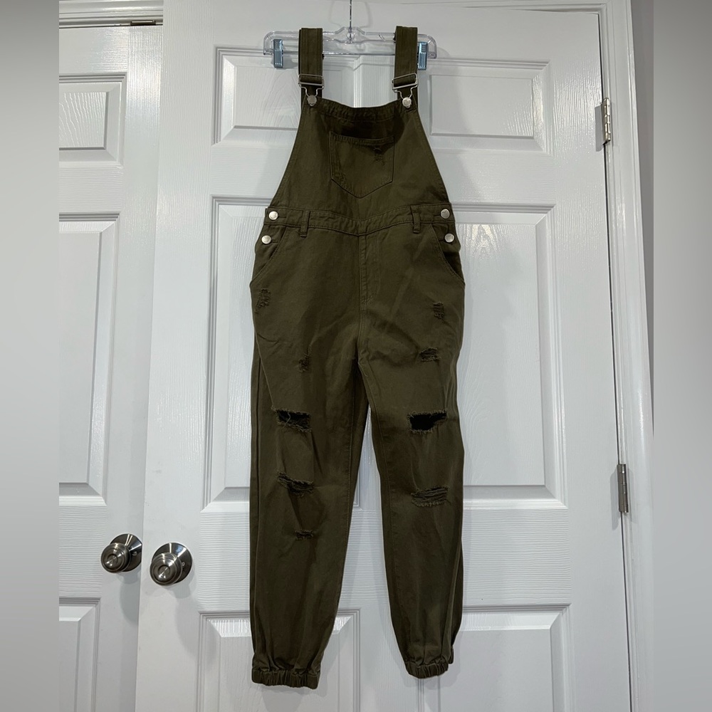 Kittenish women’s overalls  size Medium